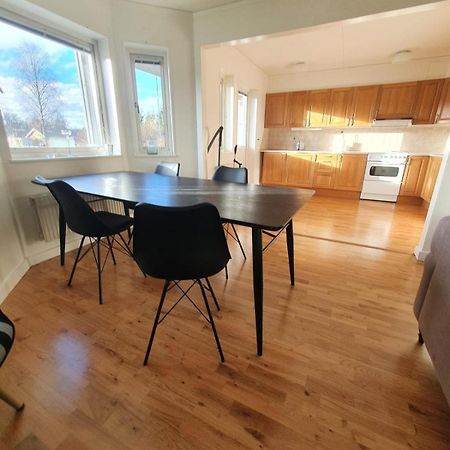 3 Laegenheter Med Totalt 5 Sovrum Och 8 Baeddar Ruda Exterior photo