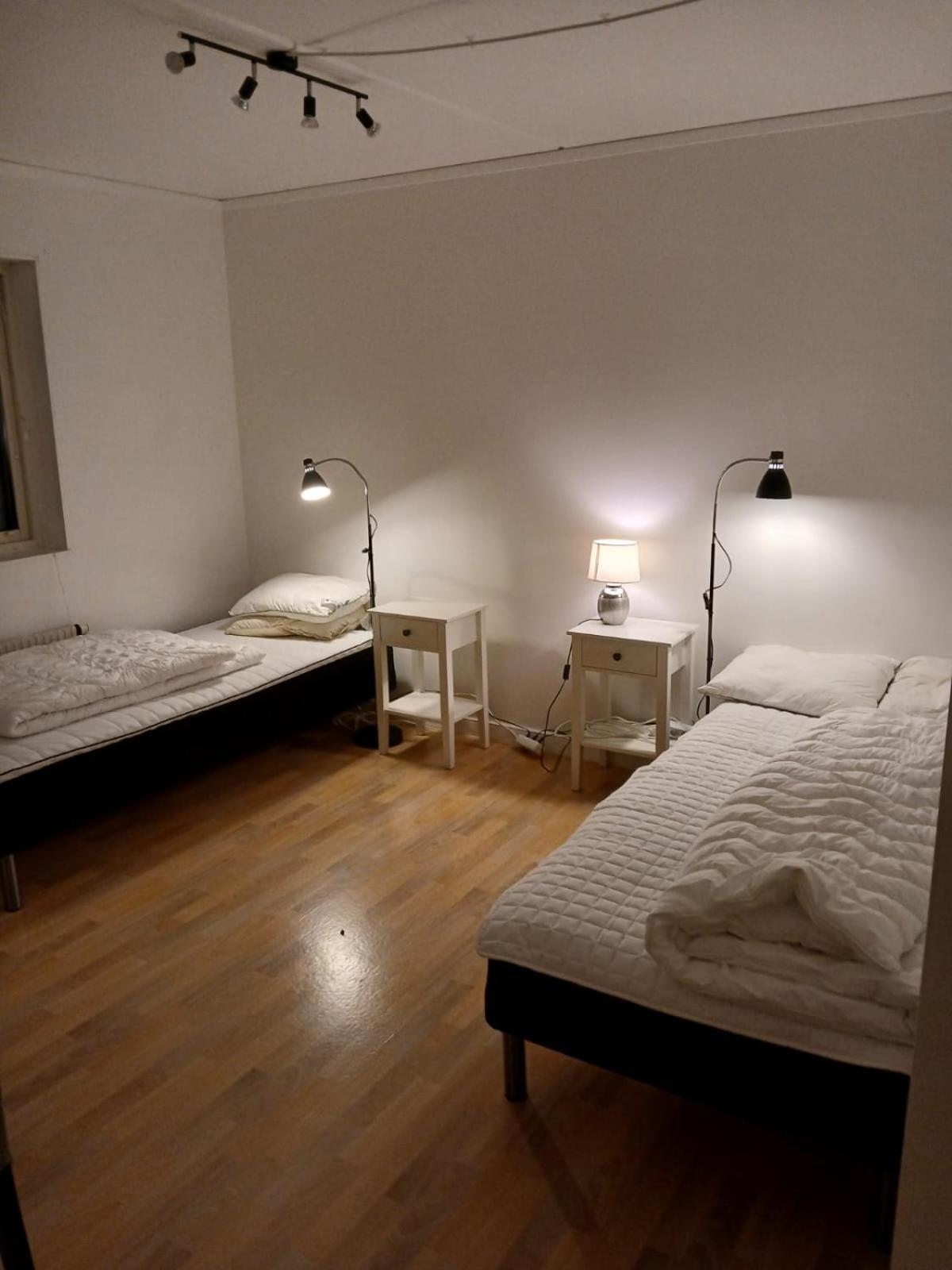 3 Laegenheter Med Totalt 5 Sovrum Och 8 Baeddar Ruda Exterior photo