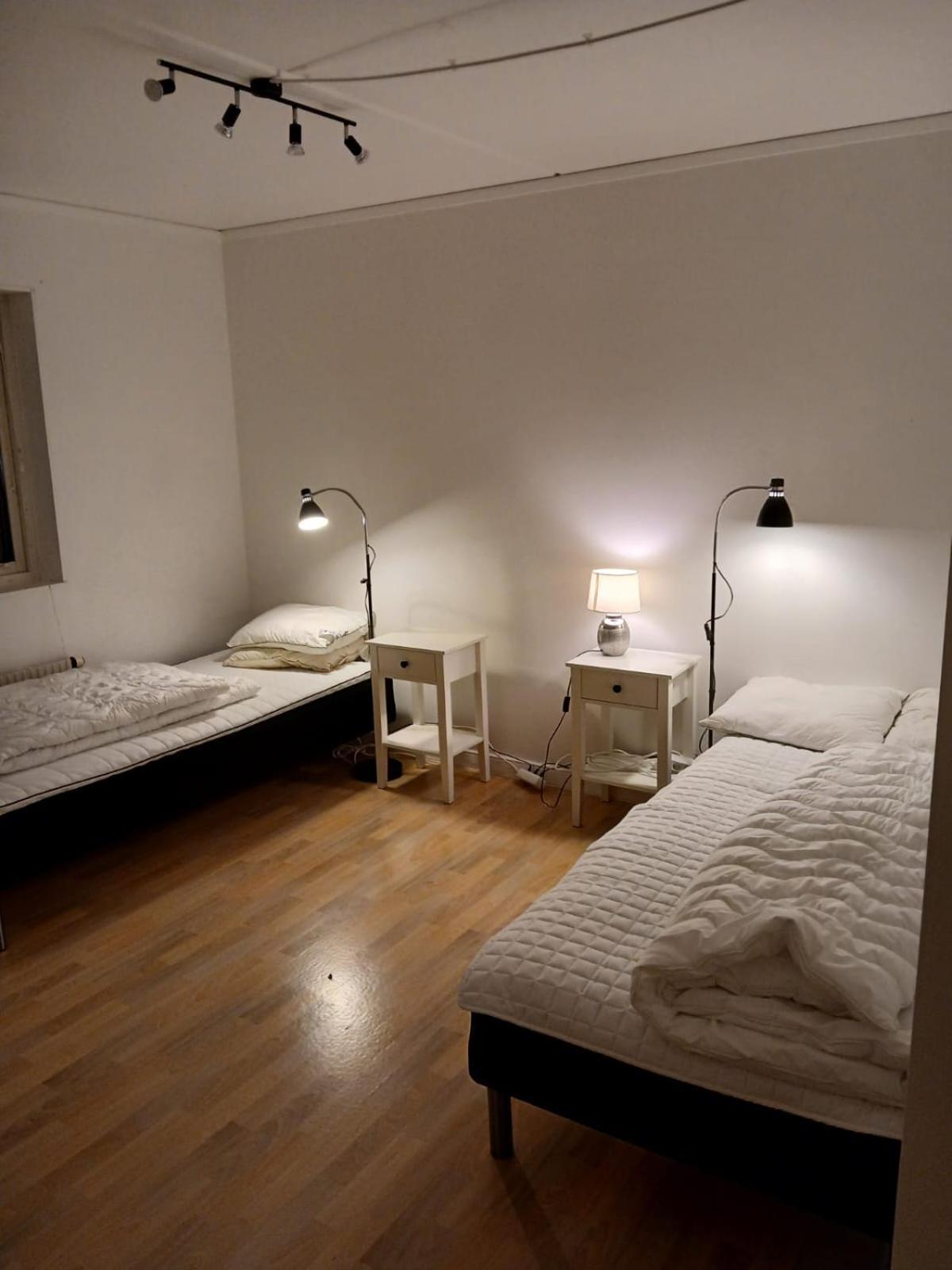 3 Laegenheter Med Totalt 5 Sovrum Och 8 Baeddar Ruda Exterior photo